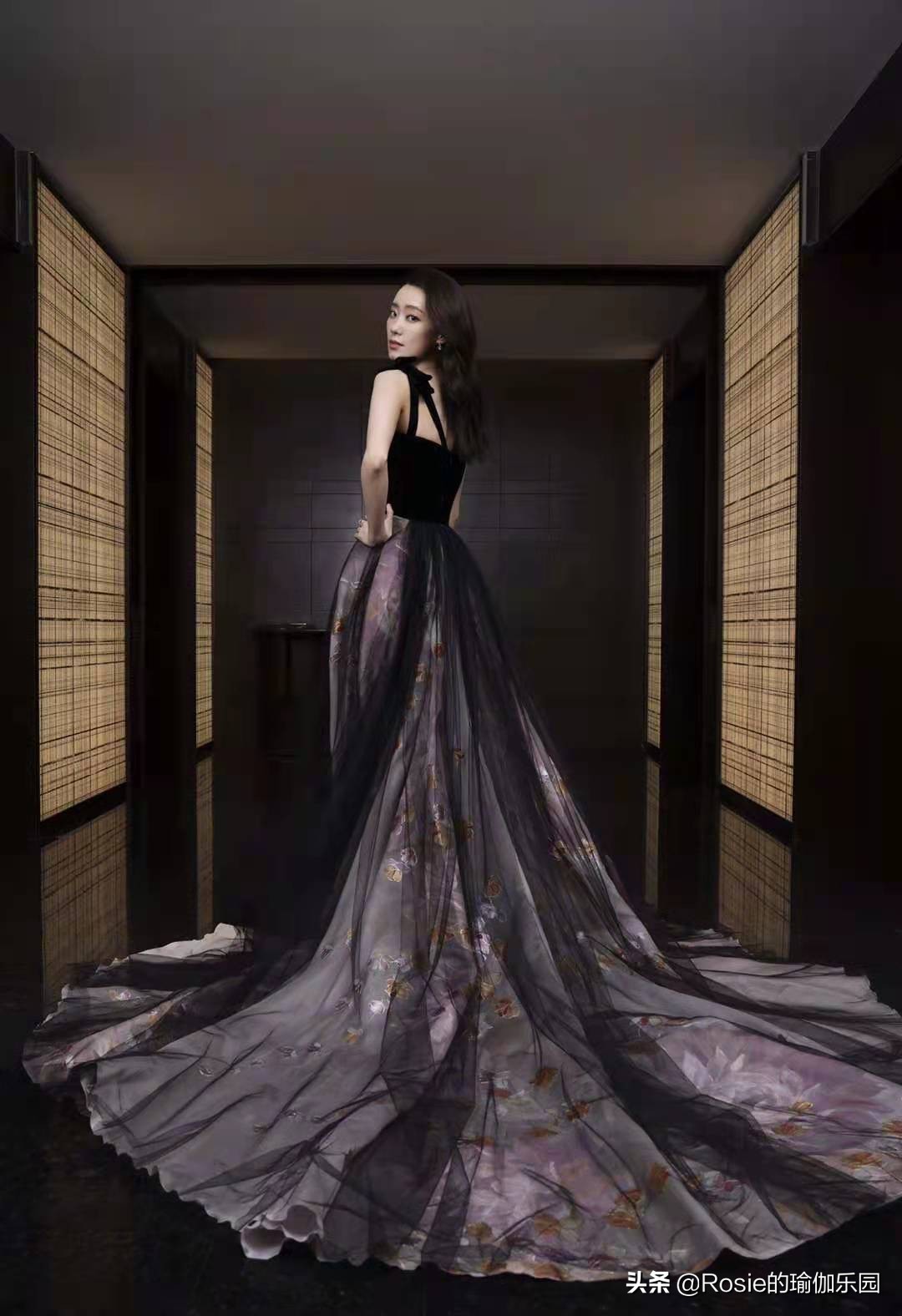 张小斐扯肩带,张小斐不要总扯肩带