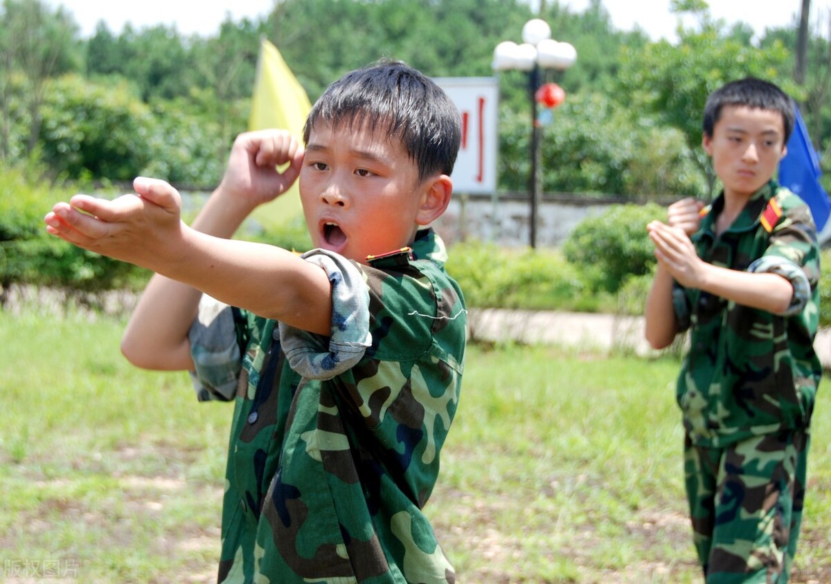 因为疫情学校又放假了,疫情期间学校还军训吗