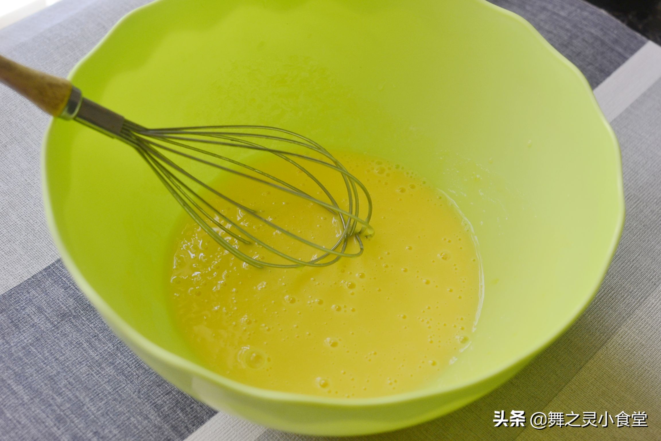 用旺仔牛奶和鸡蛋做蛋糕不用烤箱,8寸蛋糕鸡蛋不用分离烤箱做法