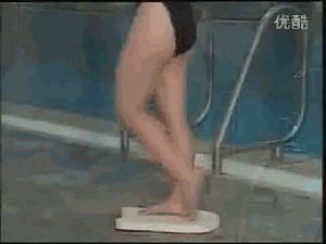 自由泳划水和打腿不协调怎么解决,自由泳想怎么游就怎么游