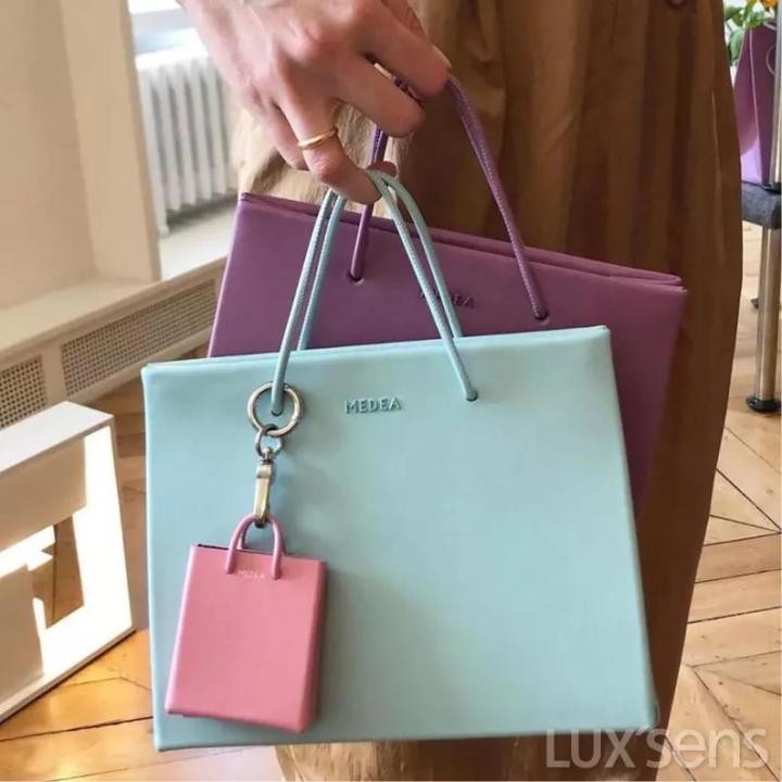 一只包当两只用?怪不得时髦人士抢着背