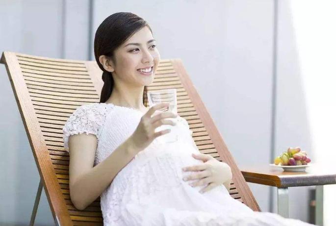 孕期脚肿是好还是不好,脚肿的和馒头一样大