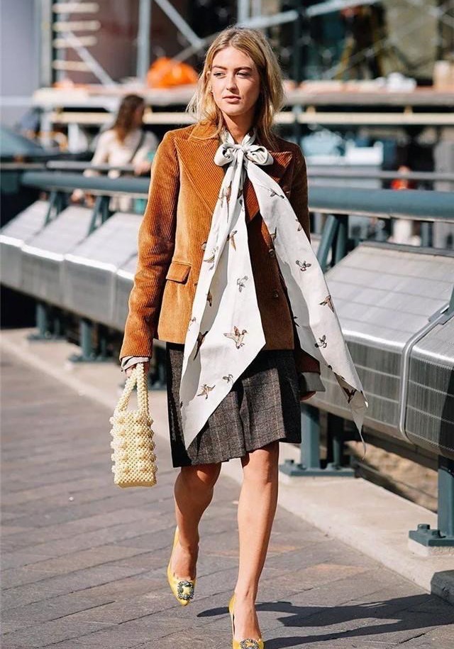 时髦风向标带你重新认识灯芯绒,今年最流行穿搭灯芯绒