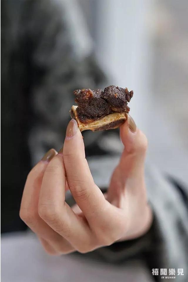 啃完二七路的这家牛骨头，我开始懂得狗子的快乐
