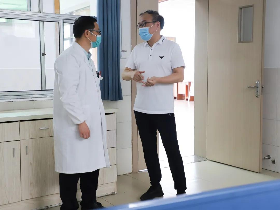 兴国县中医院喜迎温优良、易会兴博士进行业务指导