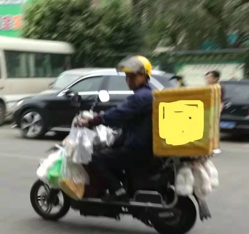 开封一个老人卖饼挣了六套房子,河南农民海口卖馒头