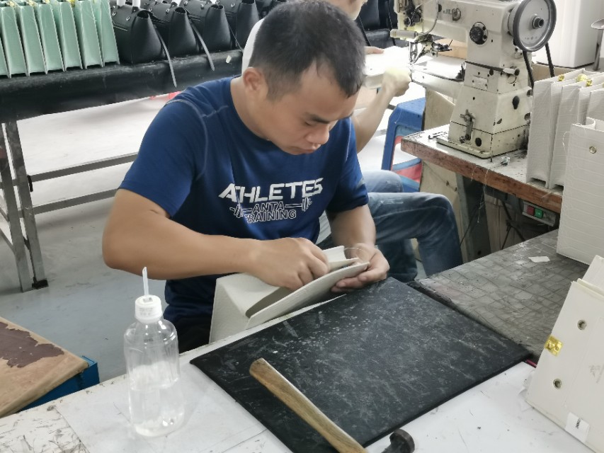 女生包包800一个贵吗,爱马仕包包为什么这么贵