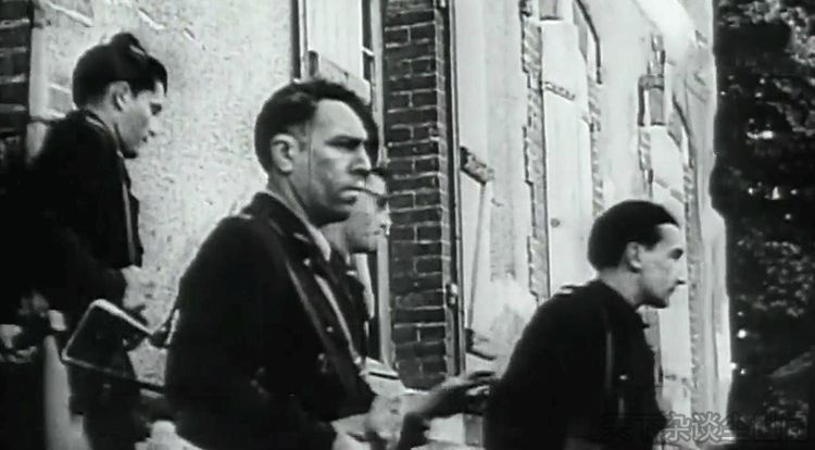 二战美女间谍姐妹同为OSS特工妹妹被*击狙**手打中心脏牺牲