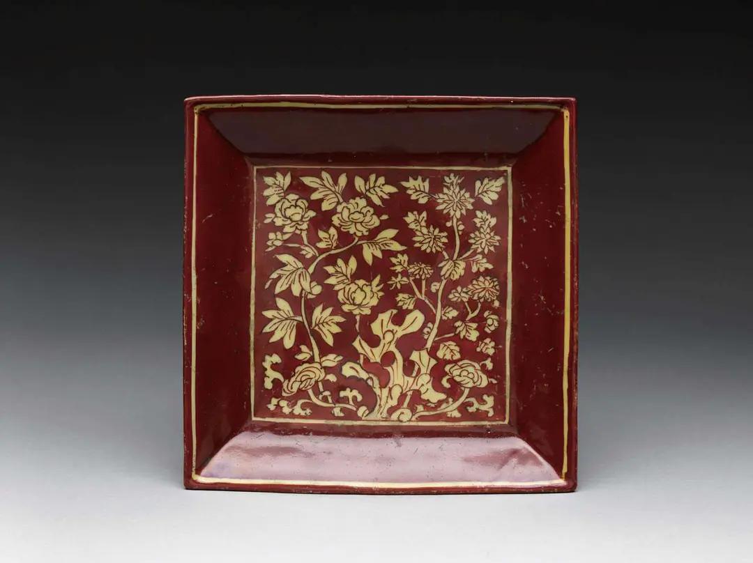 以诗意的情怀和专业的目光，品鉴古瓷之美