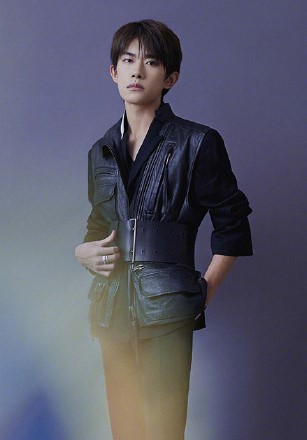 复工出行GET帅气皮衣造型！热巴复古、千玺男友风、娜比休闲风