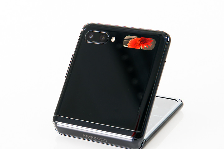 三星GalaxyZFlip评测：吸引目光的不止折叠