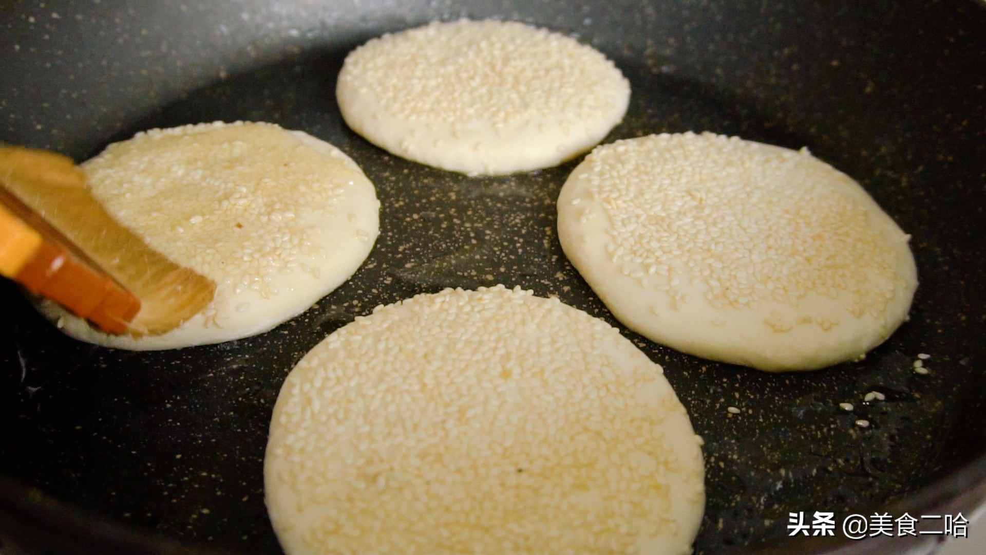 家常发面糖饼怎么做又软又好吃,烫面小糖饼家庭怎么做酥脆松软