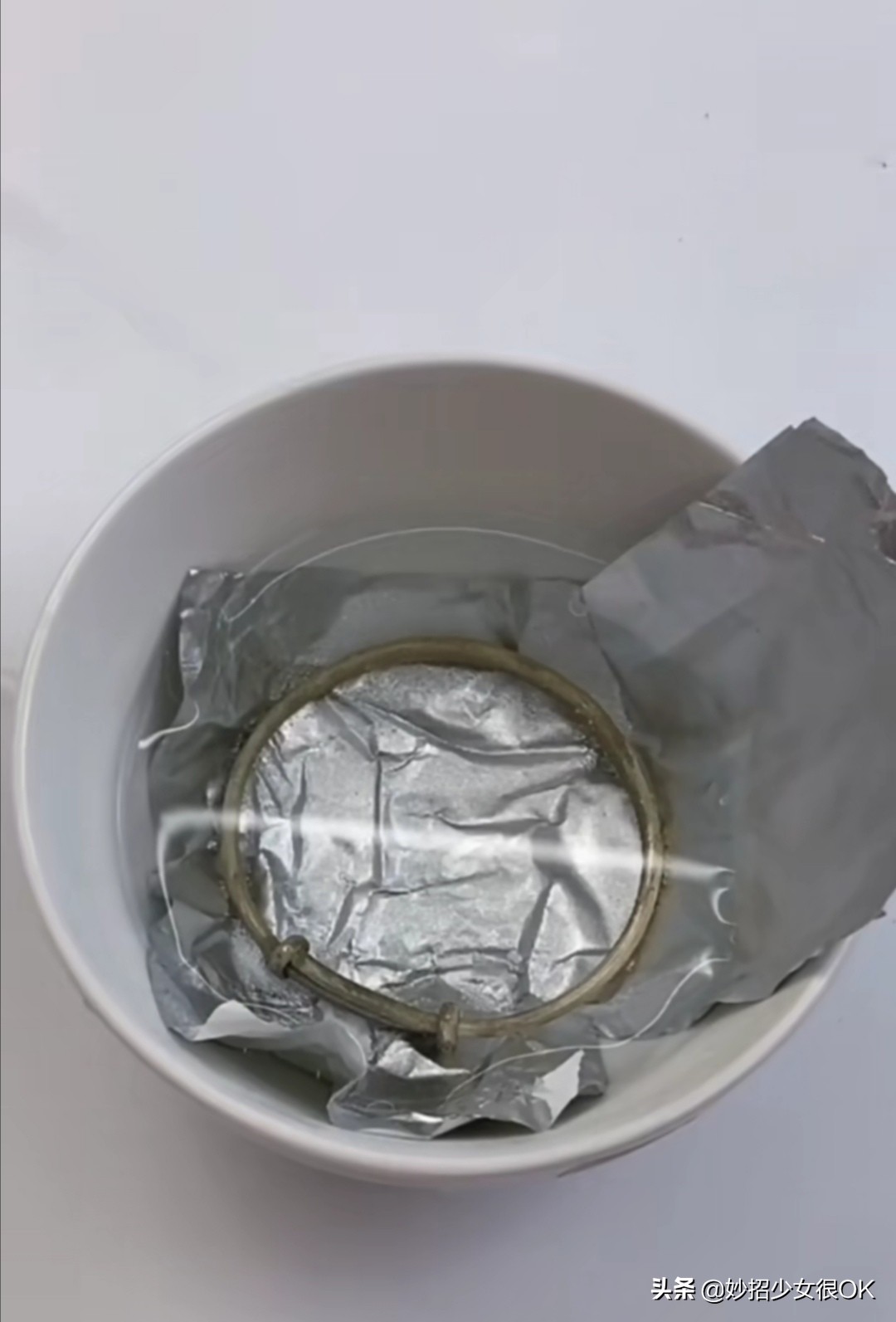 银首饰碰到84消毒水变黑怎么办,银首饰被硫磺皂洗了变黑怎么去除