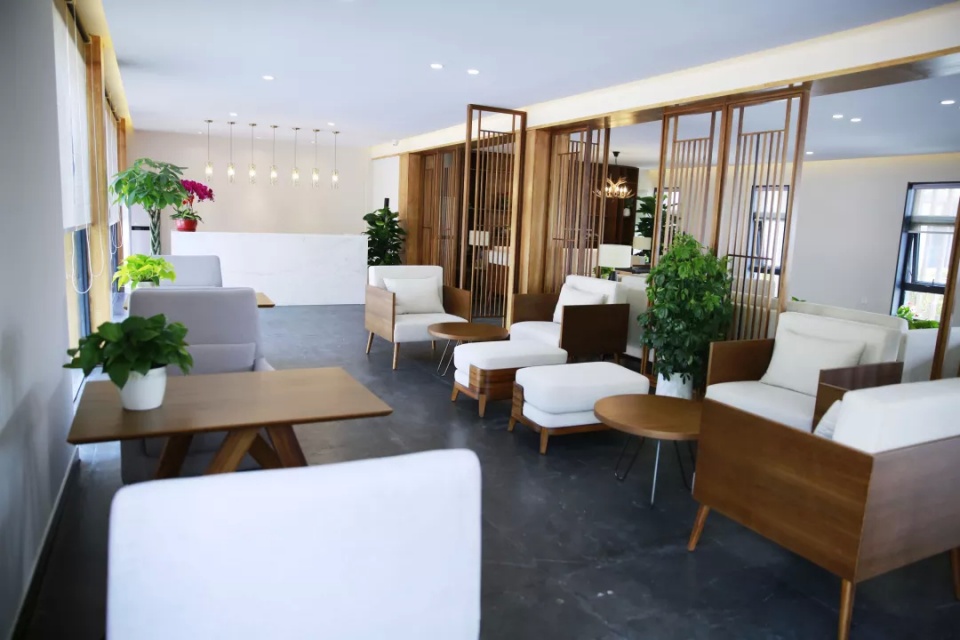 装修工装和家装,八大处装饰有限公司地址