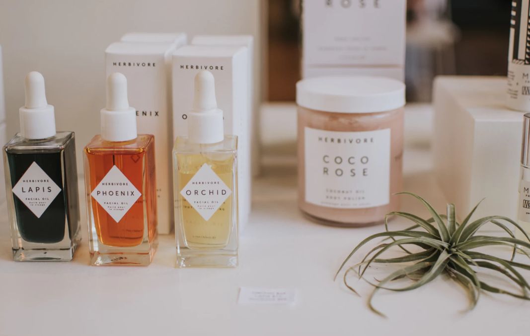 孝顺父母的暖心瞬间,孝顺父母感人正能量剧情短视频