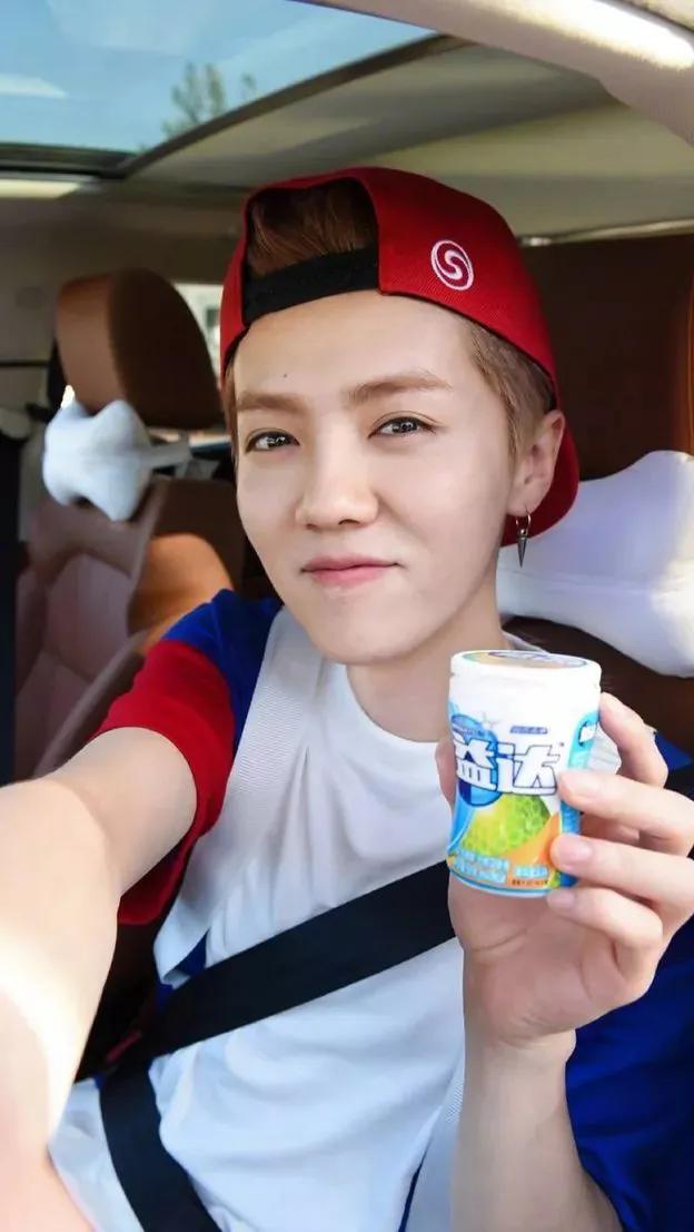 鹿晗壁纸无水印,鹿晗背影壁纸最新