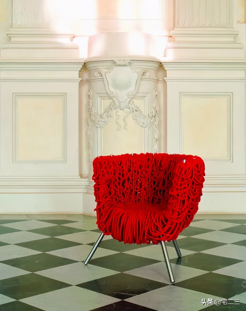 从KAWS、村上隆到草间弥生，为什么潮玩艺术也进军家居界了？