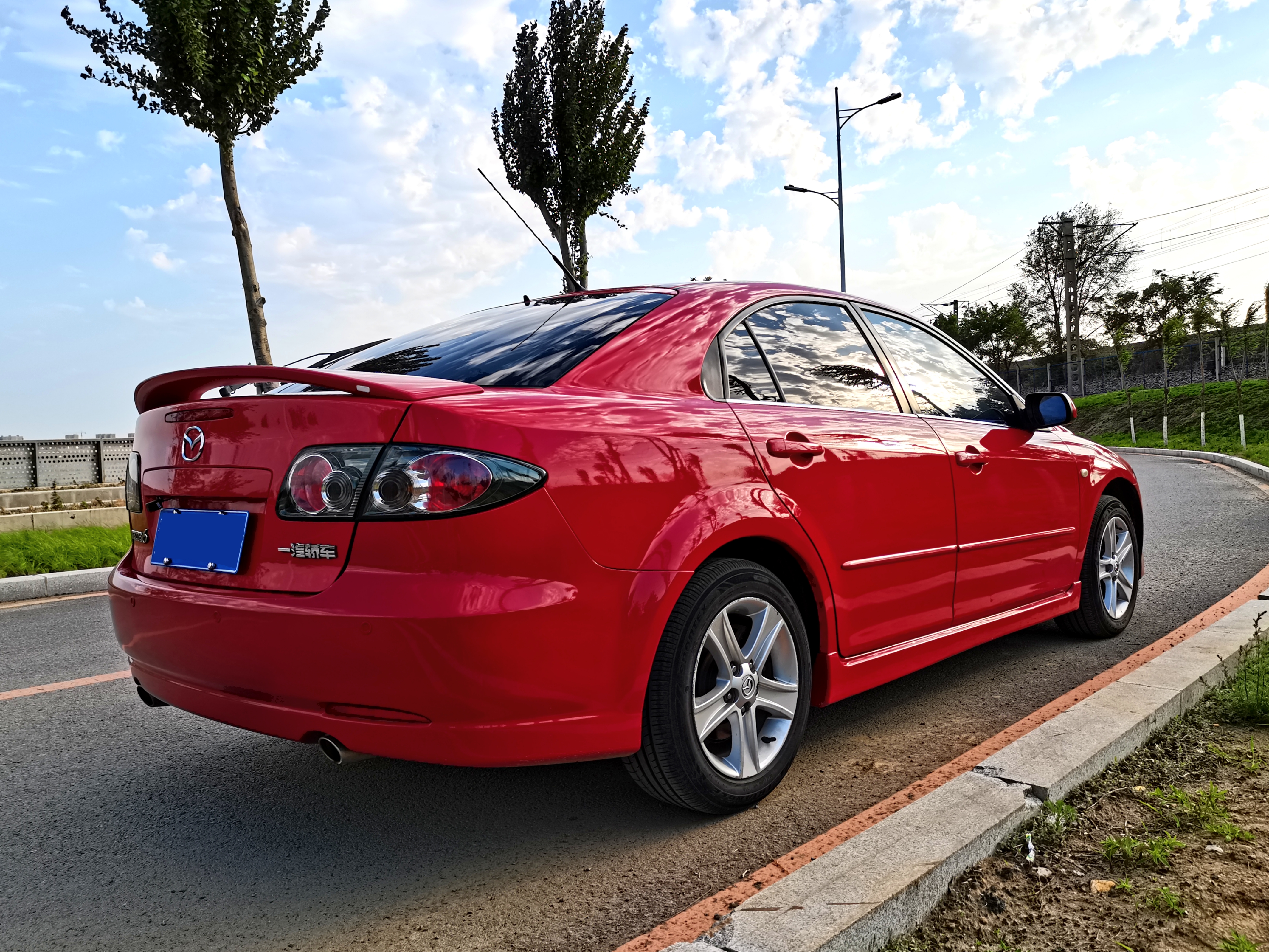 亮黑马自达6,亮灰马自达六