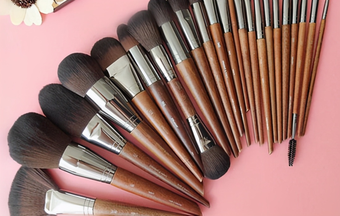 高光棒可以代替高光膏吗,高光棒能用眼影代替吗