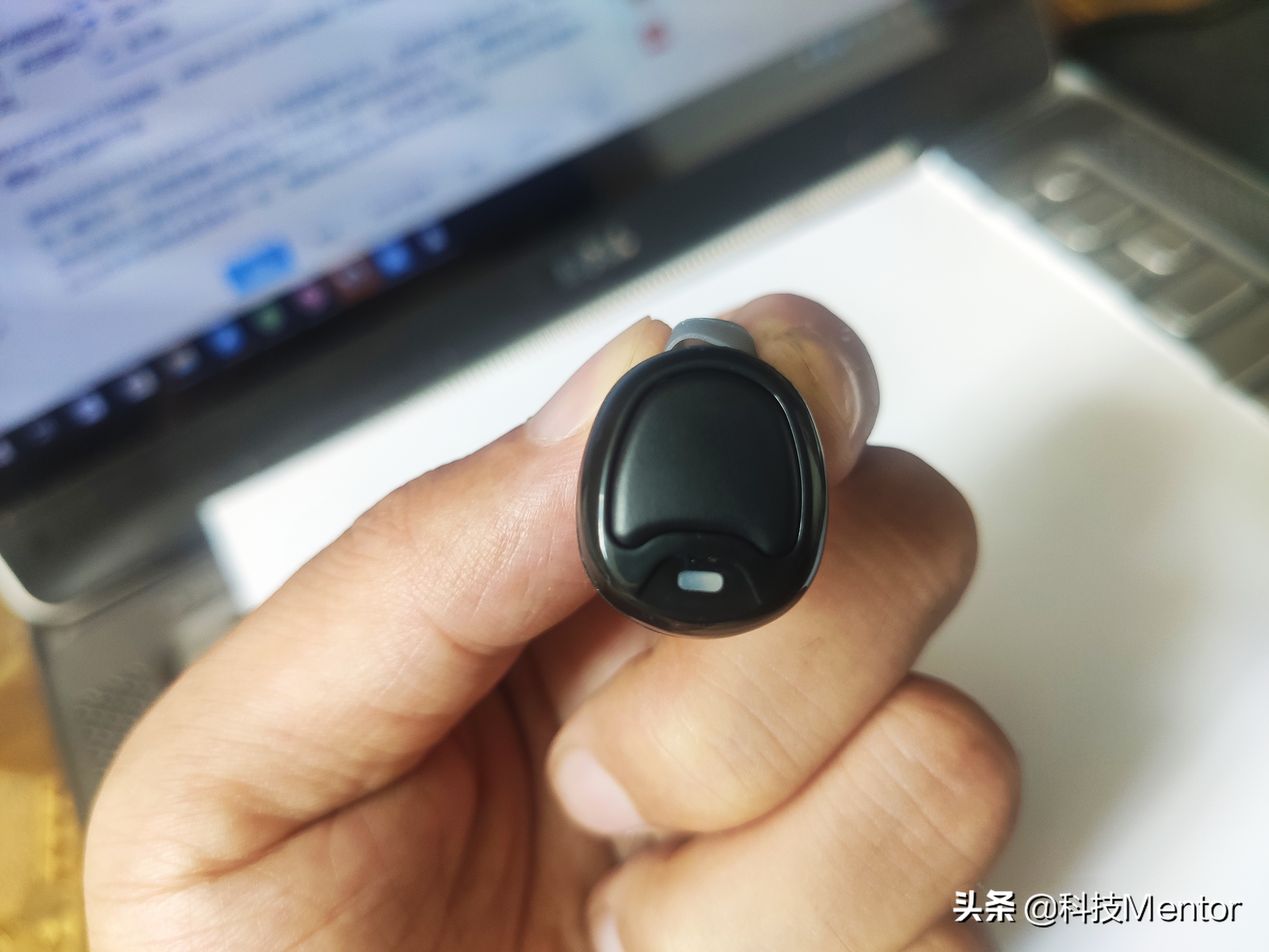 相比RedmiAirDots贵70，硕美科W20无线蓝牙耳机评测