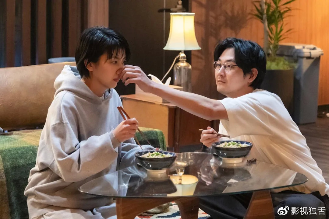 这才是一家三口幸福的模样,这才是一家三口幸福的样子