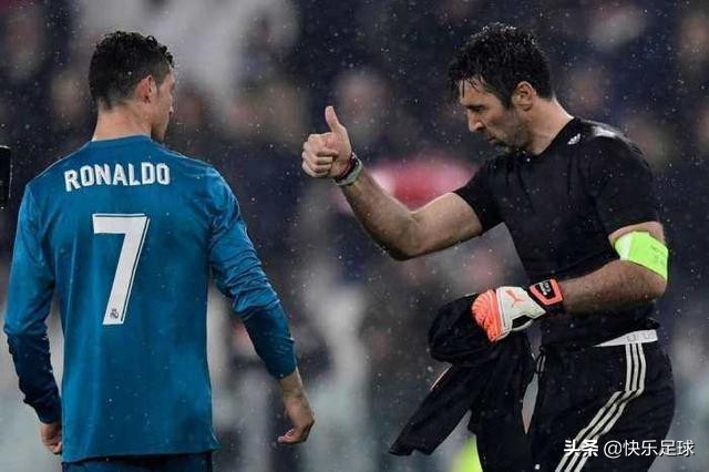 调侃肺炎疫情,球迷三米长的大刀都拔出来了,布冯怂了