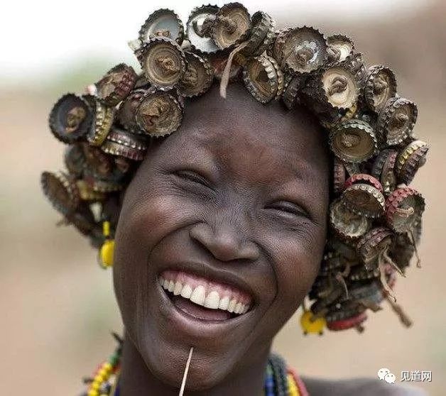 非洲姑娘的假发自由