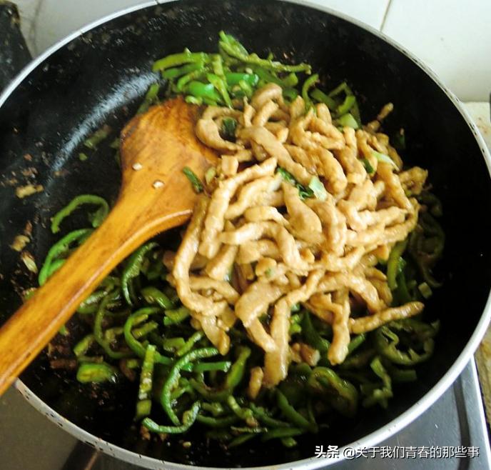 炒肉丝又老又柴是怎么回事,为什么热锅凉油炒肉丝还是会粘锅