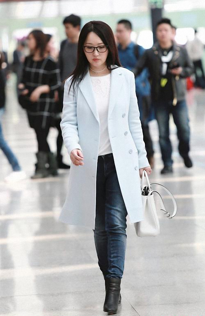 47岁杨钰莹雪地图片,48岁杨钰莹皮肤白