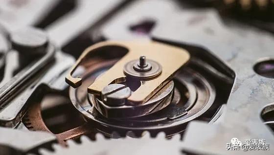 科普精工6030石英机芯,精工6r35机芯对比80机芯