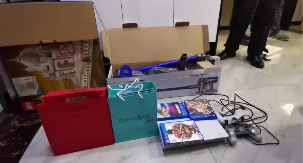 销售假口罩民警怒斥,代购口罩海关