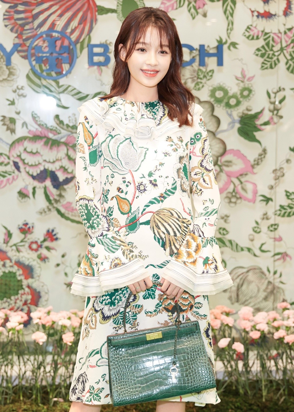 杨幂娜扎吴谨言撞衫 (吴谨言tory burch上衣)