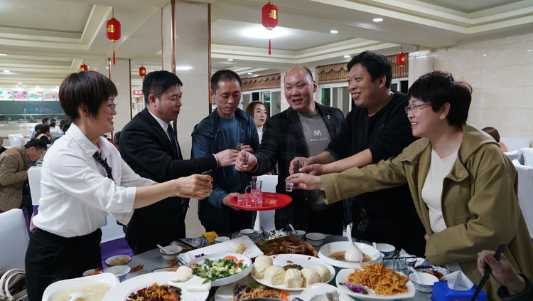 雷帝国际彩砂施工视频,雷帝国际瓷砖辅料