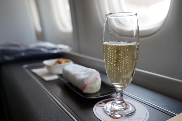 一杯敬故乡一杯敬远方下一句,一杯敬故乡一杯敬远方的歌名