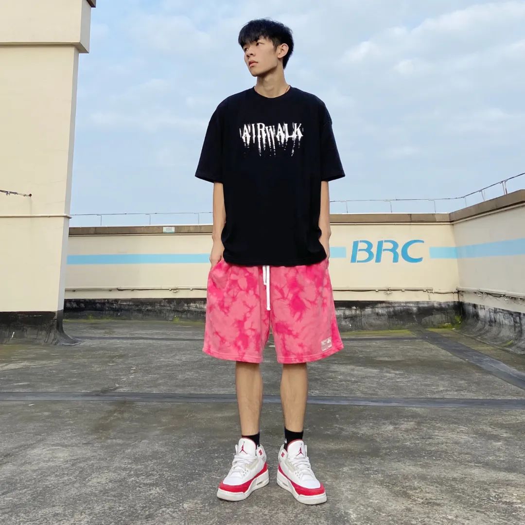 什么颜色的扎染好看,穿搭蓝色系过年