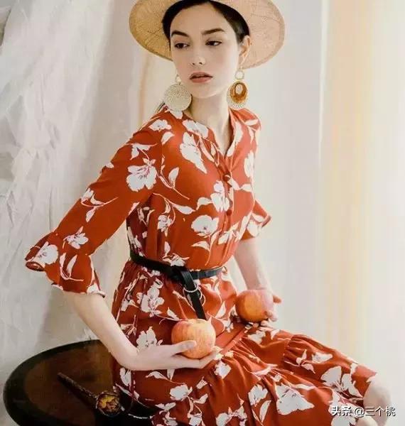 今年流行的裙子不穿高跟鞋,今年流行时髦的裙子冬天穿的