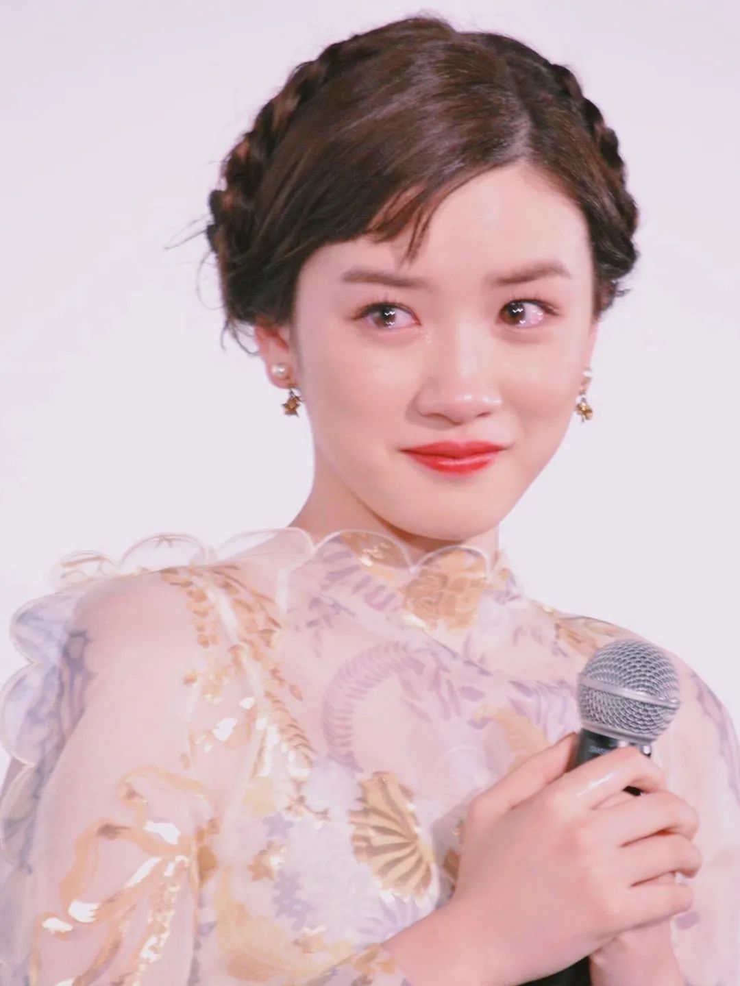 小个子五官立体要怎么搭配才好看,五官平平无奇的长相却很好看