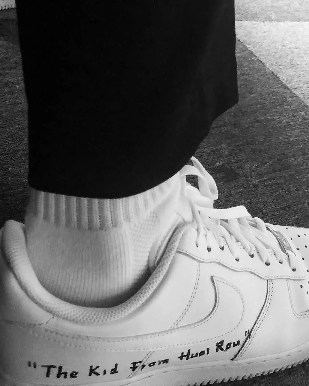 老了以后的白敬亭,白敬亭奶蓝小白鞋