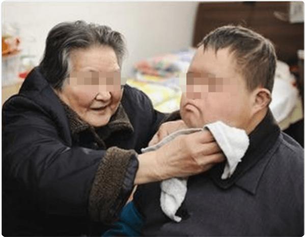 生了智障儿童怎么办,生了自闭症孩子父母好绝望