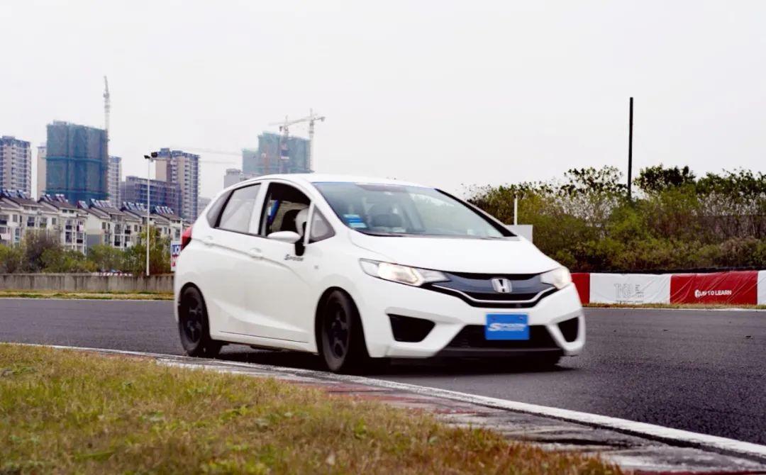 买车五万改车八万,买车4万改房车