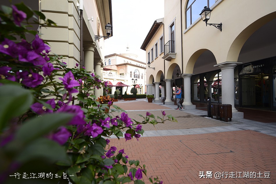 上海佛罗伦萨小镇,奥特莱斯世界名品购物中心,中国奢侈品领导者