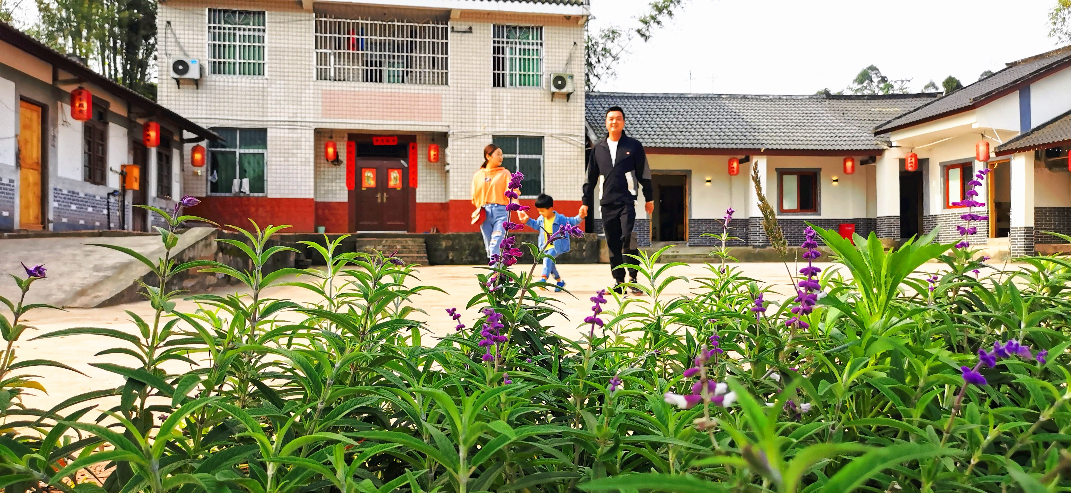 铜梁土桥镇:原乡藕寓五一迎客西郊绿道产业链延长