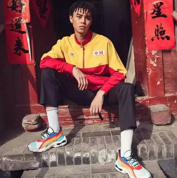 国潮这回对味儿了,不看logo还以为是巴黎世家!