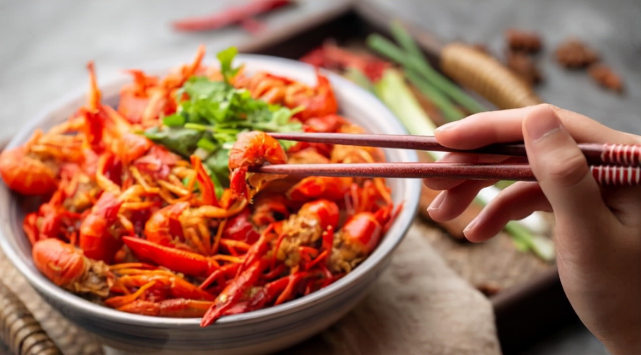 为啥女性*裤内**上，总有黄色分泌物，是什么原因呢？