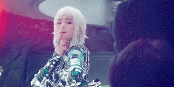 为了巩俐这一天的拍摄，我们足足准备了5个月