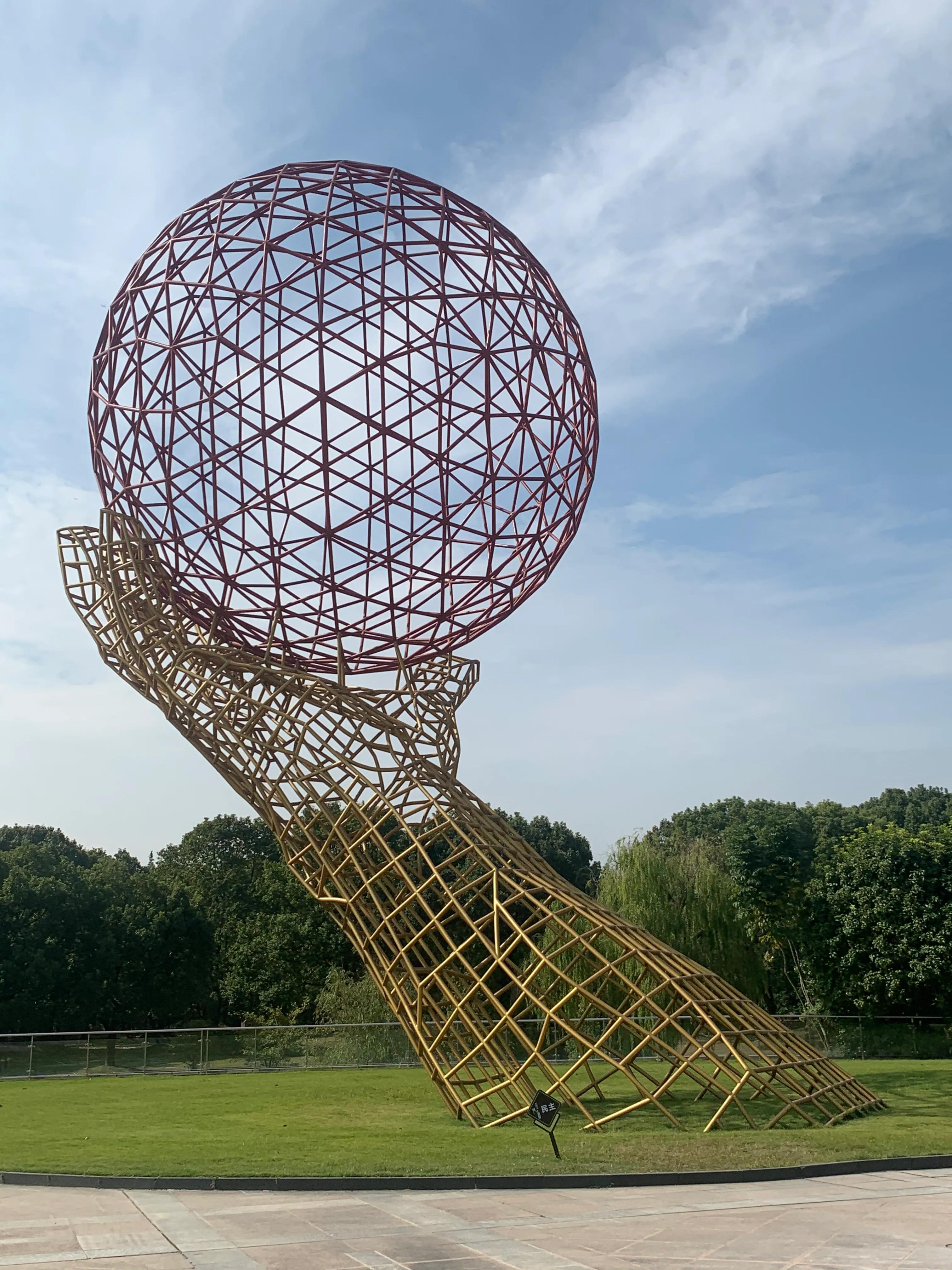 军事迷参观坦克,东方绿舟军事