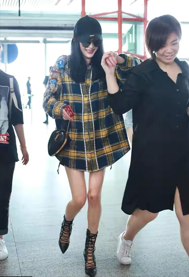 女生膝盖上的淤青是怎么造成的,女生的膝盖上总有淤青是什么原因