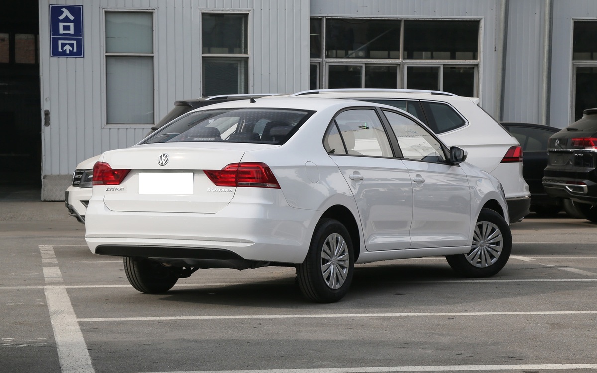 新款桑塔纳两三万公里得多少钱,皮实省油耐造的家轿桑塔纳