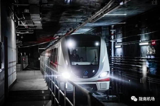 从陇上江南飞去十里洋场