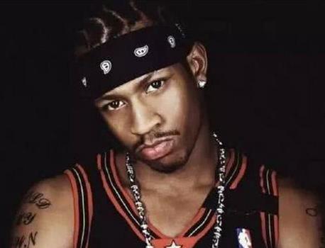 耳钉适合什么球星,科比年轻照片戴耳钉